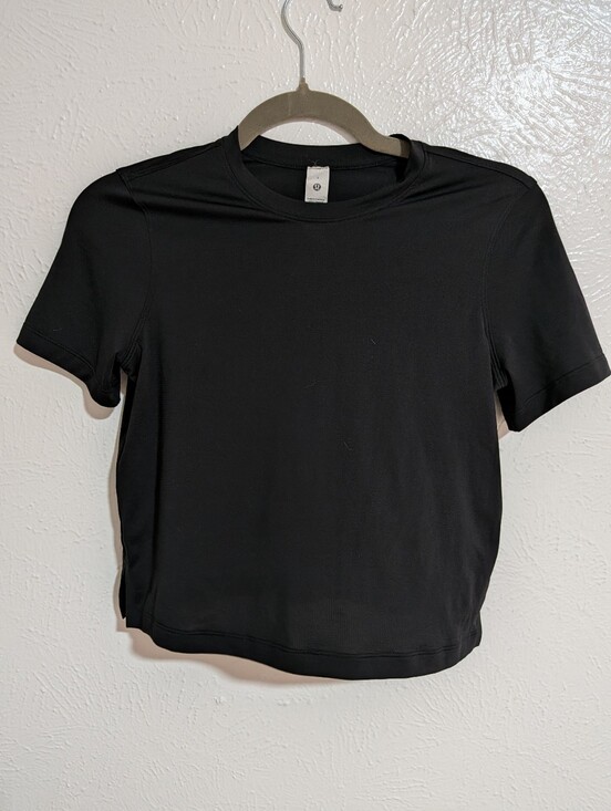 lululemon athletica Tops - Lululemon Black Cropped Workout Top Size 2